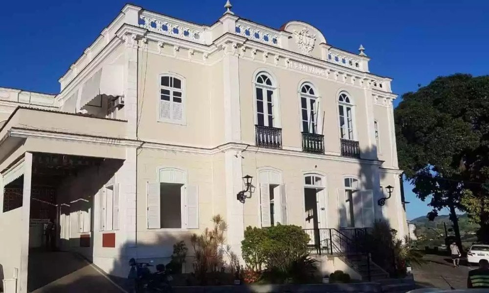 Reunião com Vereadores: Prefeito fala da gravidade da situação do Hospital e que Prefeitura precisa de injetar 1 milhão por mês ou entidade não sobreviverá