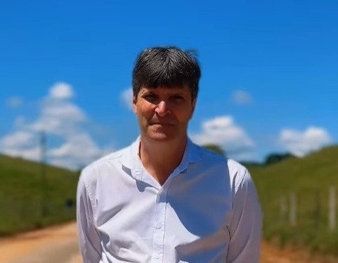 Prefeito faz vídeo mostrando recuperação da estrada municipal João Bouhid