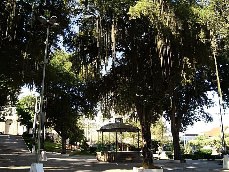 Reforma da Praça Coronel Breves (Praça de São José) termina no final de abril, afirmou Secretário de Obras