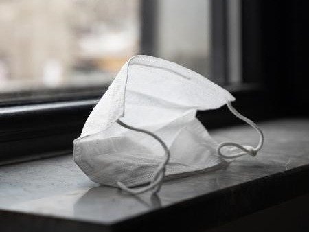 Prefeitura REAFIRMA que não há autorização para que estabelecimentos funcionem com uma porta aberta e barreias na entrada e seguirá notificando