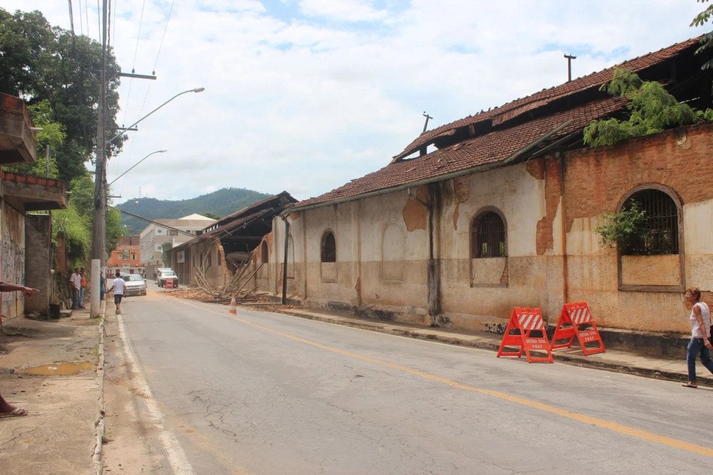 Tragédia Anunciada em Além Paraíba: Ruínas da Oficina da antiga Leopoldina ameaçam Desabar