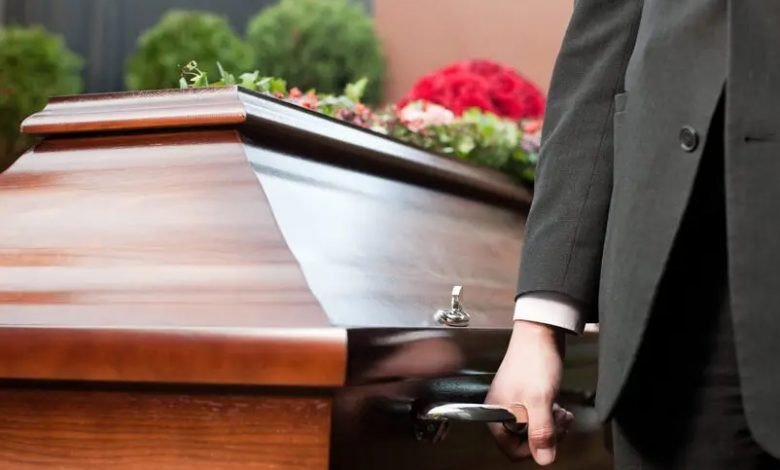 DR. PAULO REENVIA O PROJETO DOS SERVIÇOS FUNERÁRIOS E ATENDENDO A POPULAÇÃO MANTEM 2 SERVIÇOS SEM A ABSURDA EXCLUSIVIDADE