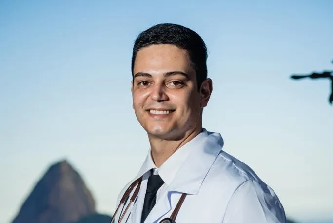 DR. VITOR CONSOLIDA SUA CARREIRA E É UM DOS MAIS RESPEITADOS MÉDICO PEDIATRAS DA CIDADE