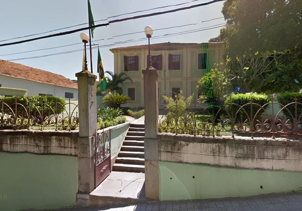 REFORMA DA “PREFEITURA VELHA” COMEÇARÁ PELO TELHADO DANIFICADO