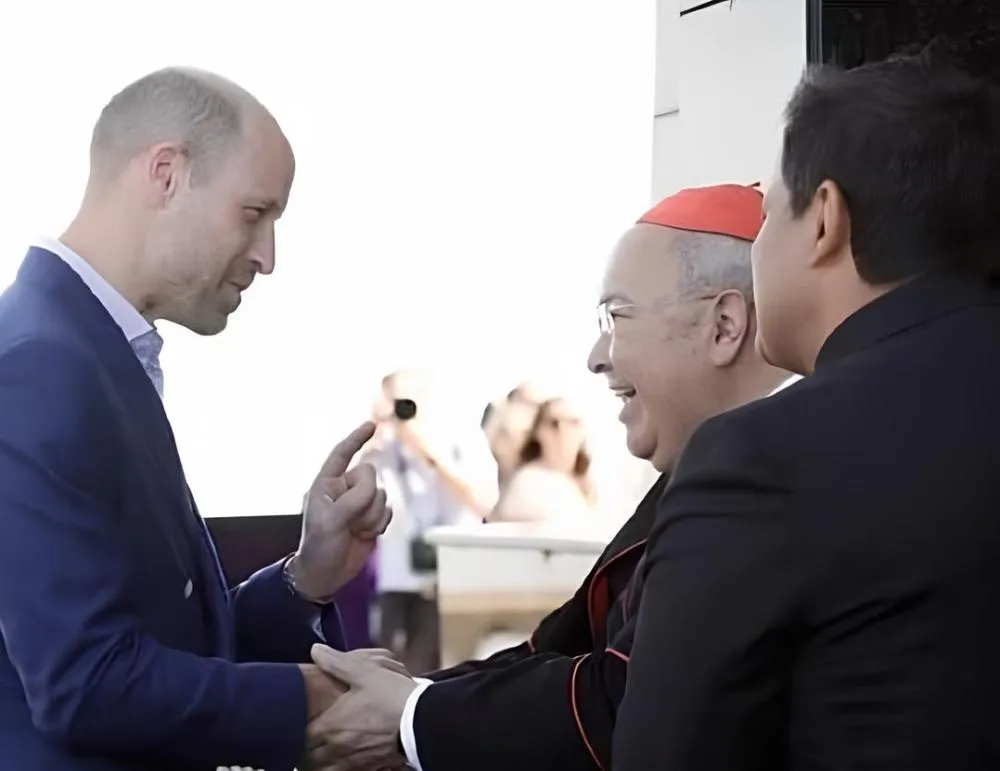 CARDEAL ORANI TEMPESTA RECEBE PRÍNCIPE WILLIAN, DE GALES, NO CORCOVADO