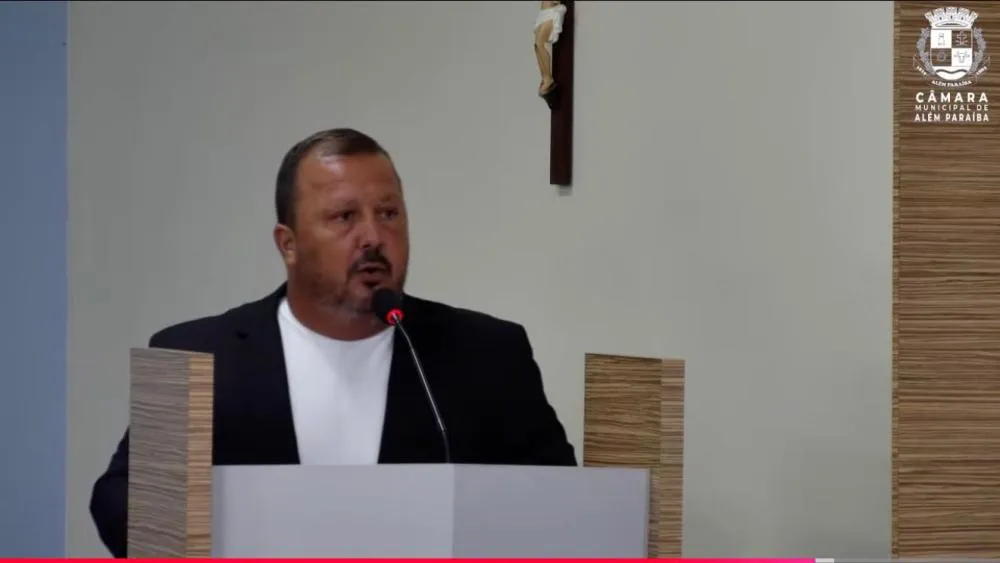 DAVI DA PAZ USA TRIBUNA DA CÂMARA PARA DAR DESCOMPOSTURA AO VEREADOR OBERDAN