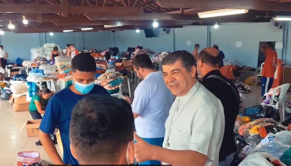 BISPO DE LEOPOLDINA LEVA APOIO ESPIRITUAL E HUMANITÁRIO ÀS VÍTIMAS DA TRAGÉDIA EM UBÁ
