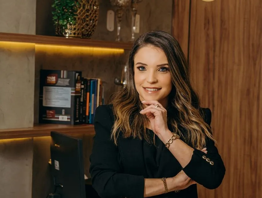 VERÔNICA DELGADO TEM EXCELÊNCIA, ÉTICA E SE DESTACANO DIREITO EM ALÉM PARAÍBA