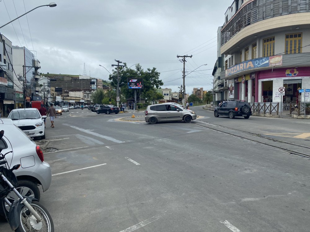 Rotatória é a grande causadora do caos do transito no centro da cidade