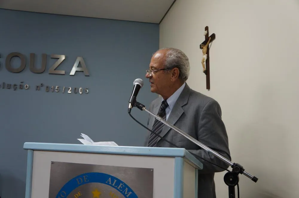 POUCAS PESSOAS DAS CENTENAS QUE WOLNINHO AJUDOU ESTIVERAM NO SEU VELÓRIO