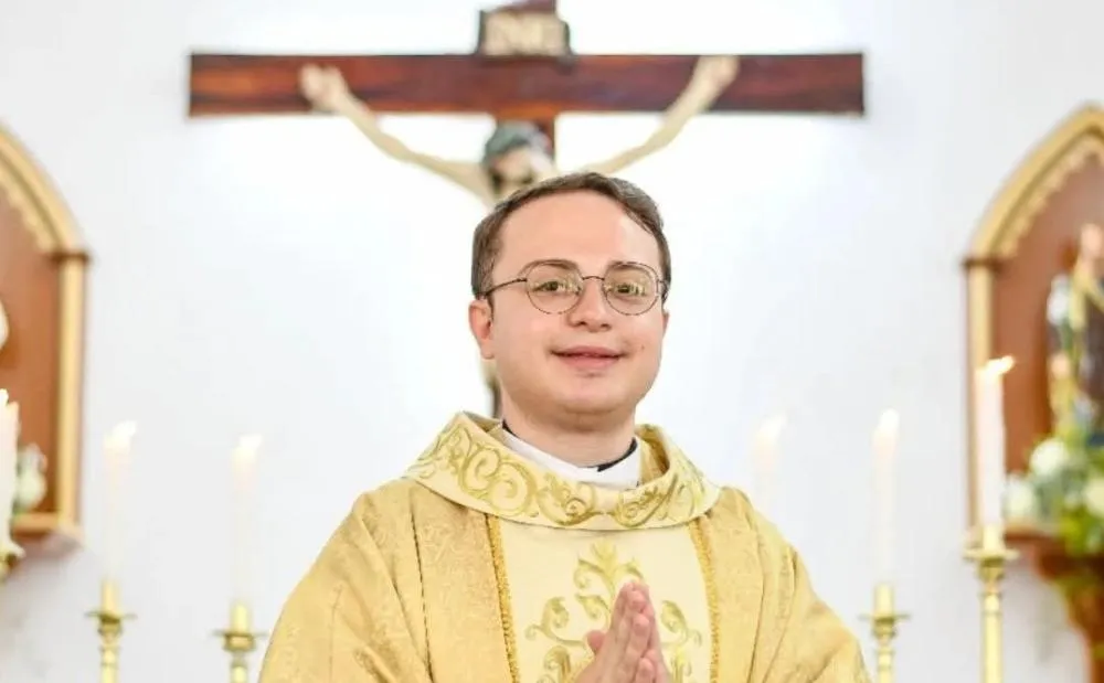 PADRE JOVEM, CORAÇÃO GIGANTESCO E LIDERANÇA ADMIRÁVEL