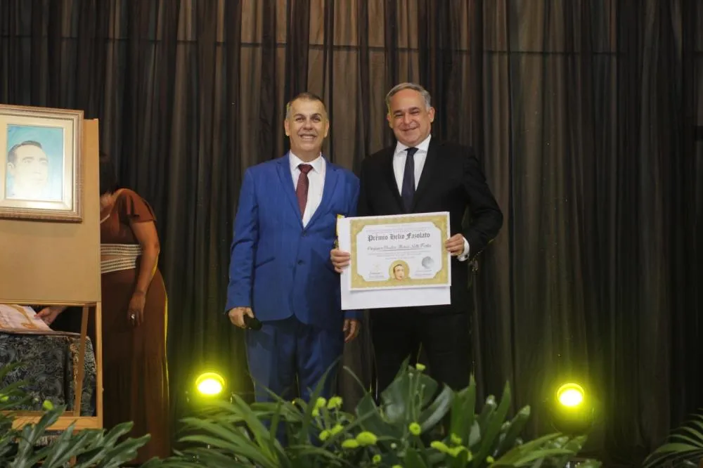 EM 21 DE MAIO, O PRÊMIO MELHORES DO ANO CELEBRA O RECONHECIMENTO A QUE MERECE COM O TROFÉU HÉLIO FAZOLATO EM ALÉM PARAÍBA