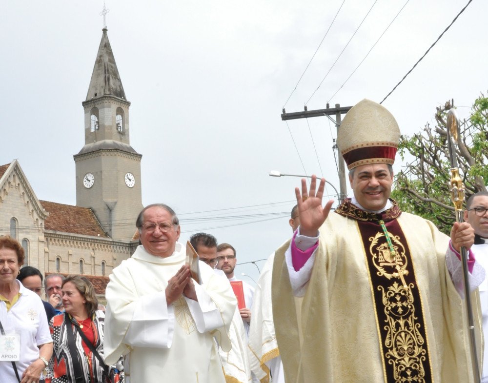 Bispo de Leopoldina inicia suas atividades realizando reuniões com Padres e Pastorais