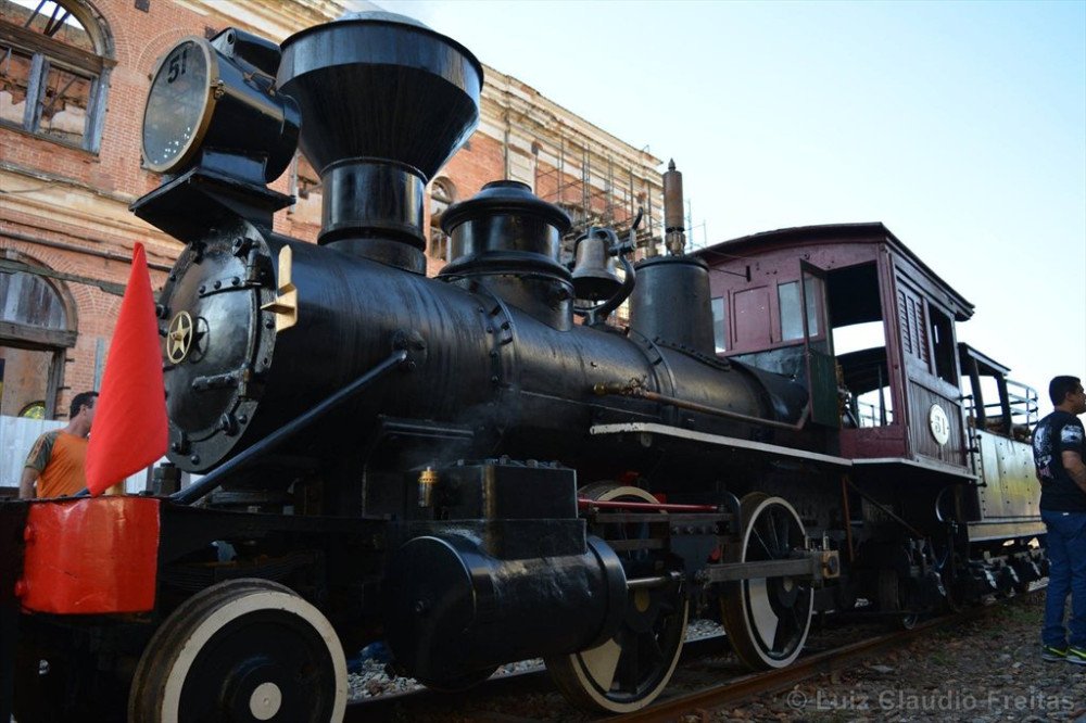 Concessionária da linha férrea (linha do trem) se nega a liberar o trecho para que a Locomotiva 51 possa trafegar. VLI alega que precisa recuperar os trilhos mas que está entregando a concessão