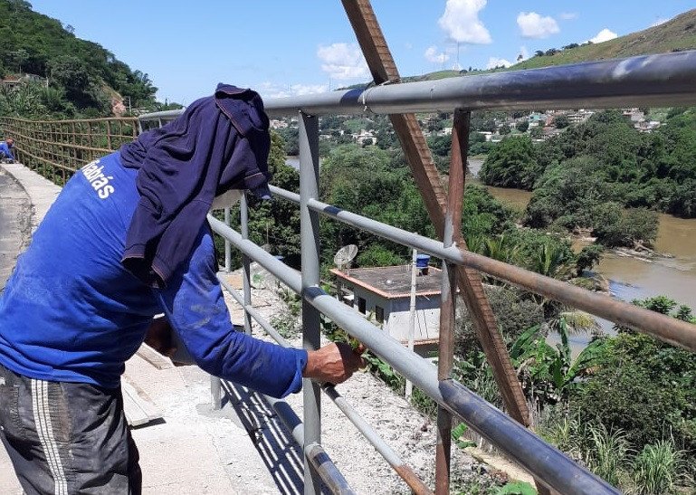 Prefeitura prossegue com obras no sítio branco com finalização de muro e guarda corpo