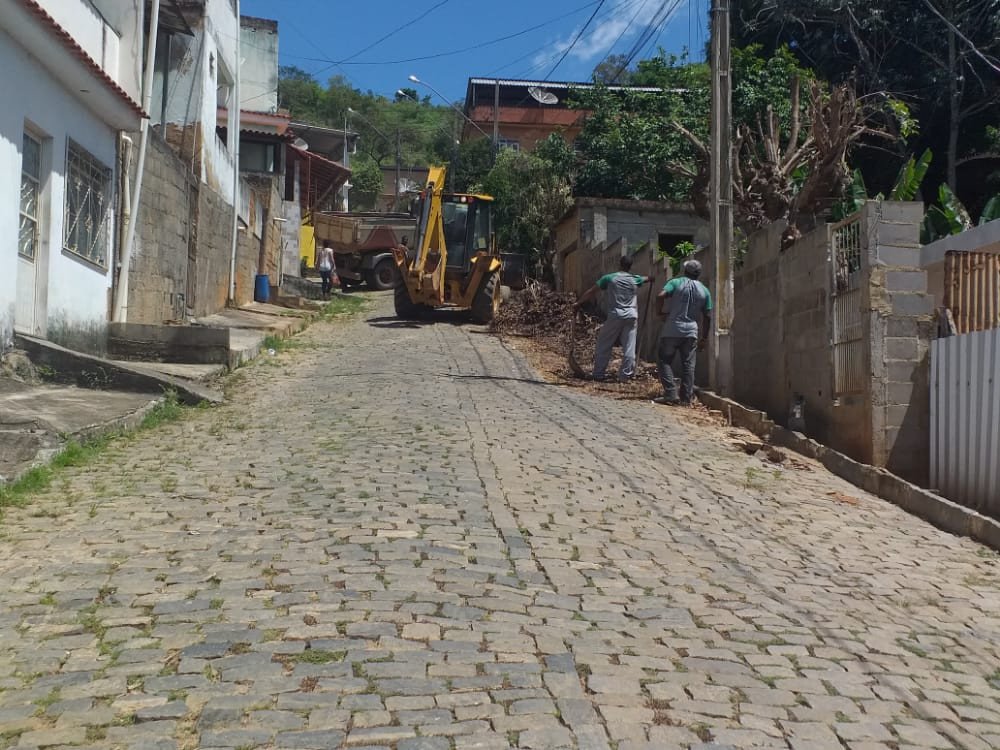 Prefeitura realiza limpeza nos bairros Jardim Paraíso, Santa Rita e Esplanada