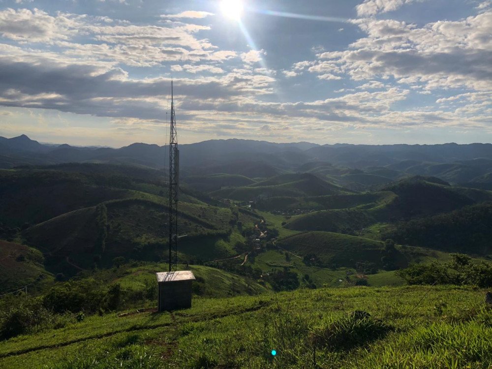 Telefonia Celular chega ao Aterrado. Torre já está em operação.