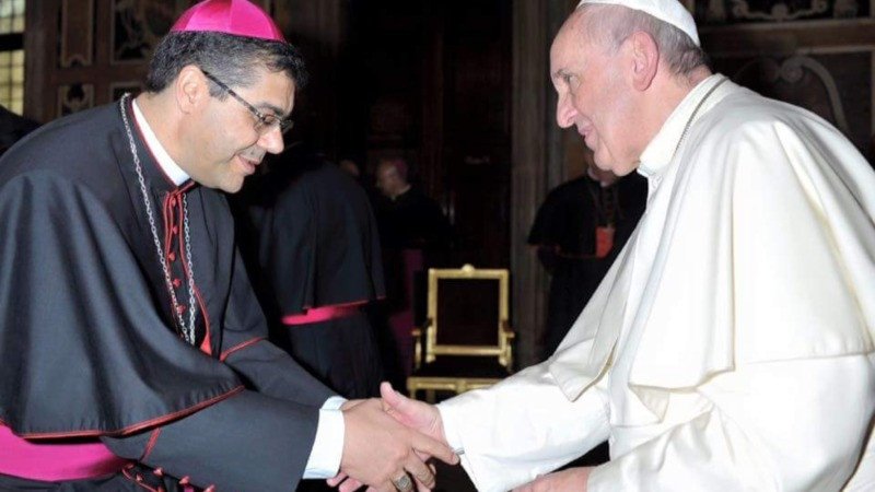 Bispo de Leopoldina lançou mais um livro. Dom Edson fala em sua nova obra sobre a 