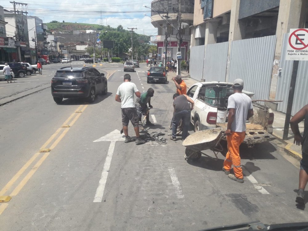 Secretaria de Obras realiza operação tapa buraco no centro da cidade e Ilha do Lazareto