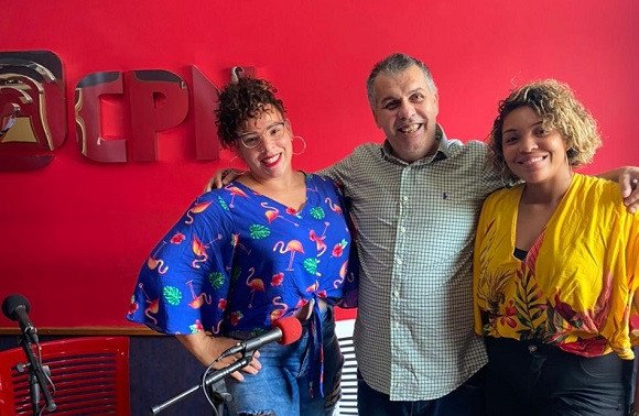 Taimara Rosa recebe Medalha Hélio Fazolato Prêmio Destaque do Ano categoria Designer de Unhas