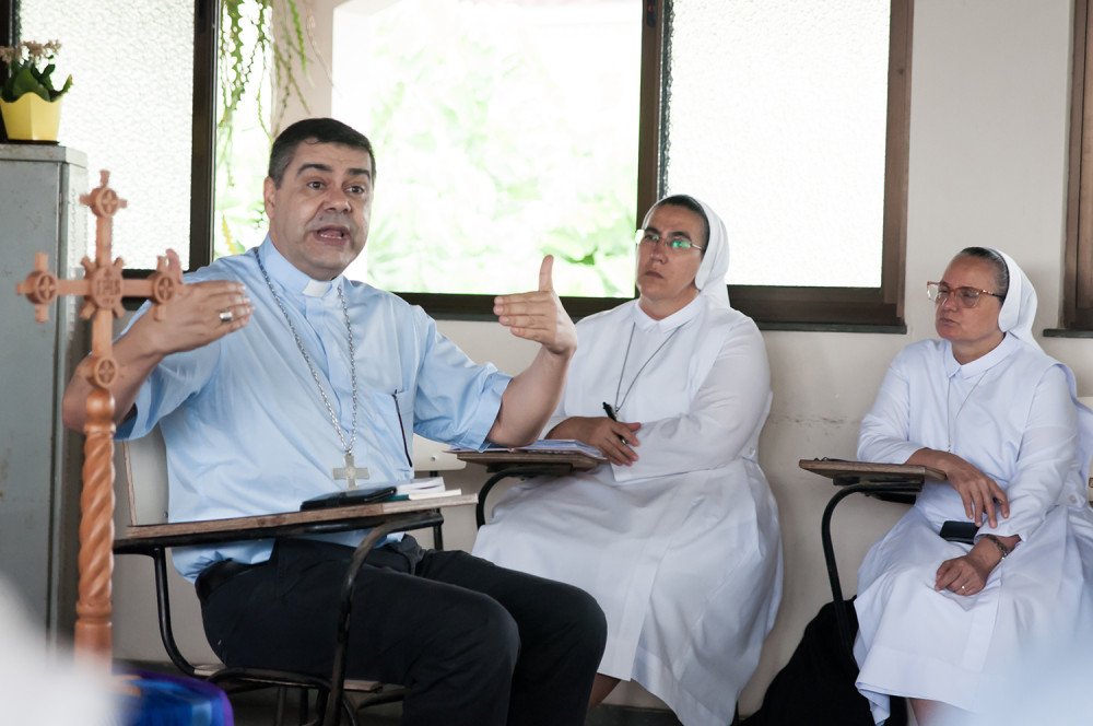 BISPO DE LEOPOLDINA REALIZA REUNIÃO PARA DISCUTIR OS DESAFIOS DA VIDA RELIGIOSA CONSAGRADA NA DIOCESE DE LEOPOLDINA