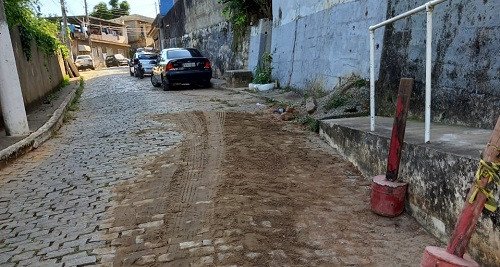 Secretaria de Obras realiza recuperação do pavimento nas ruas do Morro do Cemitério