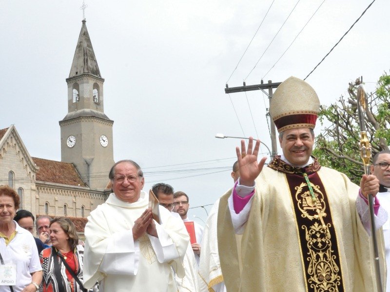 Bispo Diocesano de Leopoldina, Dom Edson Oriolo receberá título de Cidadania Honorária de Além Paraíba