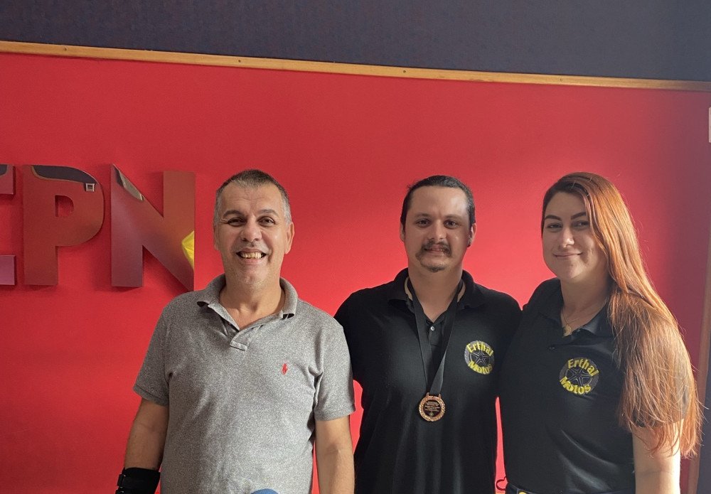 Erthal Motos recebe Medalha de Destaque do Ano em sua área de atuação