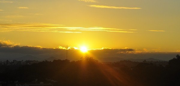Secretaria de Saúde encerrará amanhã primeiro ciclo da vacina contra COVID vacinando 18 anos. Campanha prossegue com segundas doses e repescagem