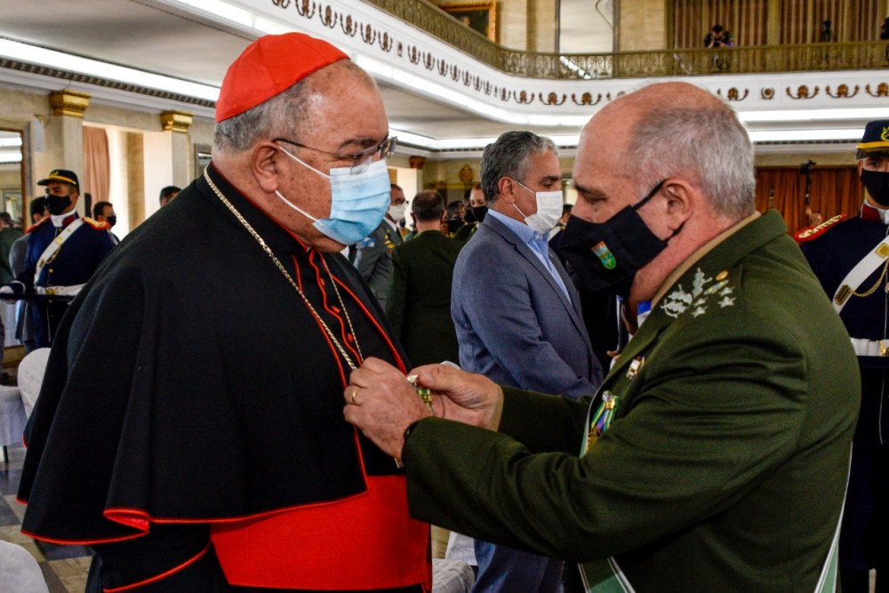 Cardeal Orani João Tempesta, mais importante personalidade da Igreja Católica no Brasil recebe a Medalha do Mérito do Exército Brasileiro