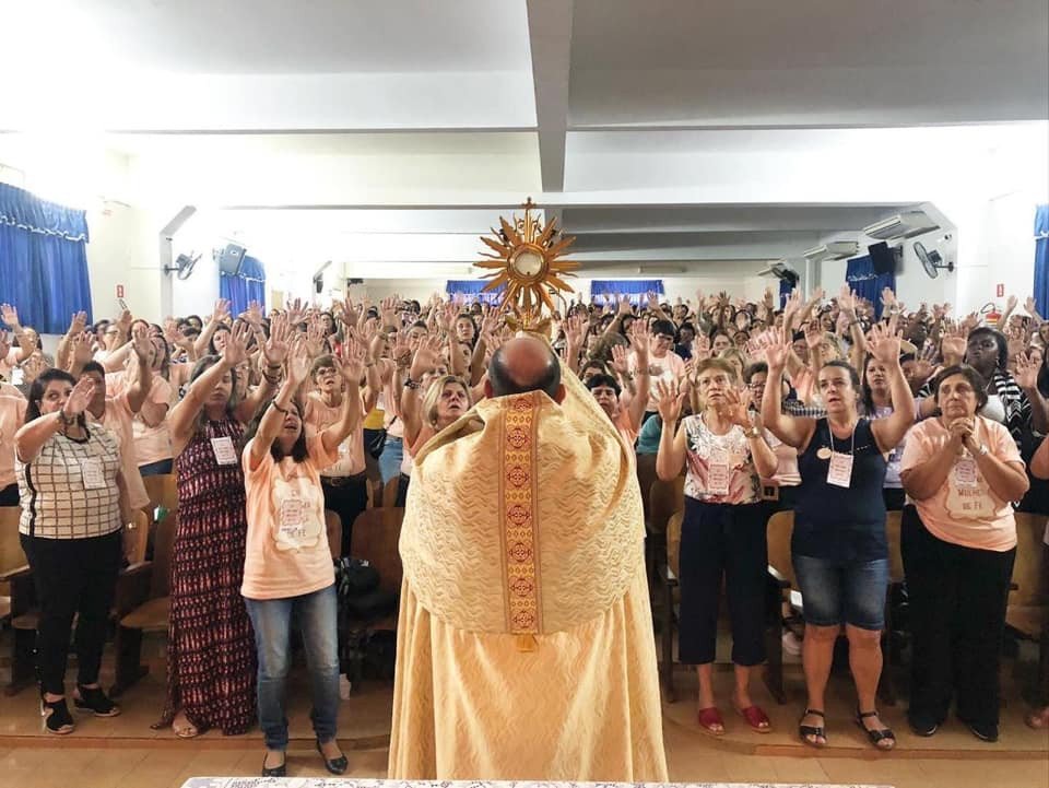 Paróquia de São José realiza evento em comemoração do dia internacional da mulher. Dezenas participaram das atividades que duraram o dia todo