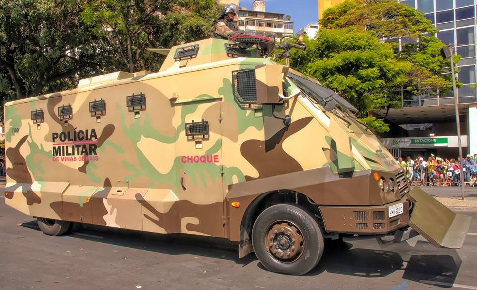 Confusão no Vila Nova: Batalhão de Choque invade partida de futebol em busca de possível foragido. Testemunhas alegam tiros para o alto